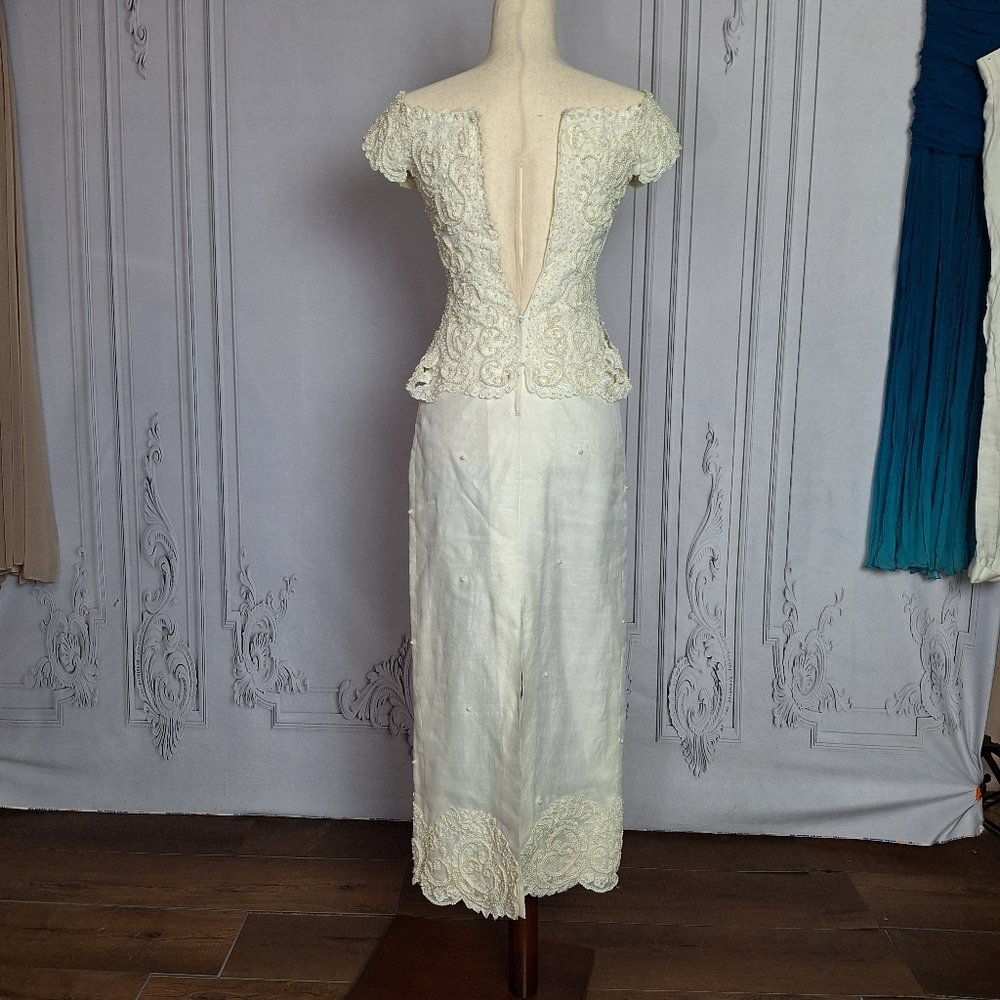 St. Pucchi Ivory Lace Beaded Vintage-Style Wedding Dress with Train - Picture 3 of 16